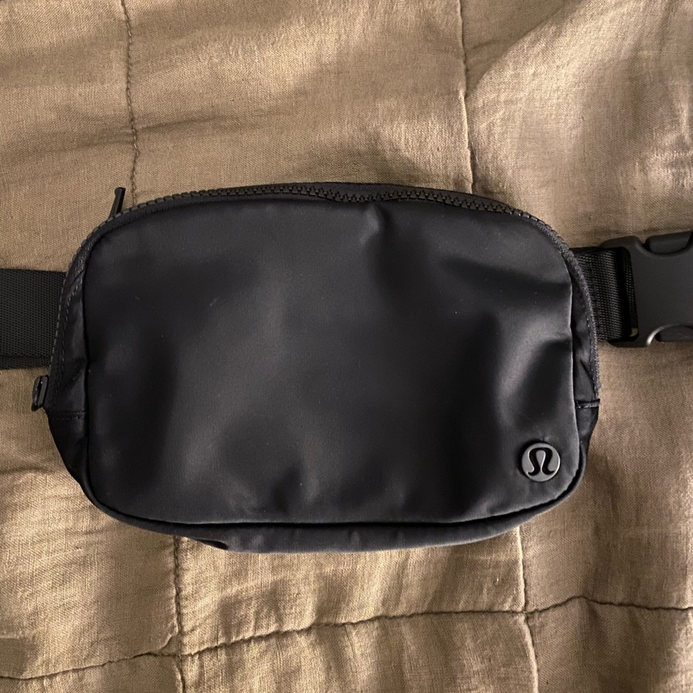 Lululemon belt bag